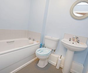 A bathroom in Avondale House